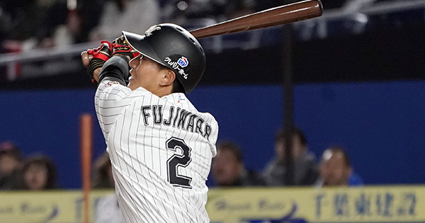 フルスイング貫くロッテ藤原恭大。大先輩・山崎裕之曰く「センスの塊  