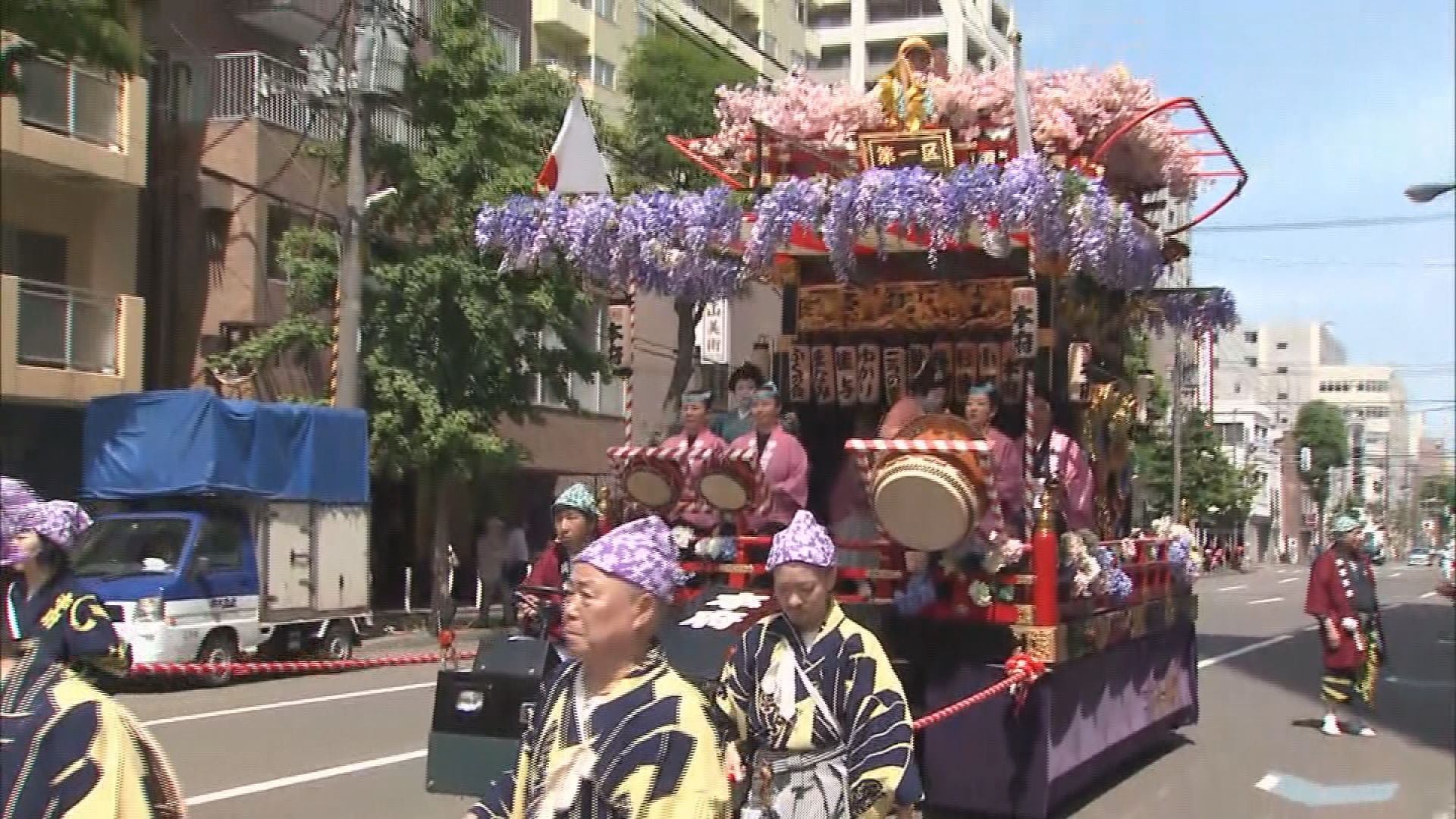 きらびやかで個性豊かな山車に注目