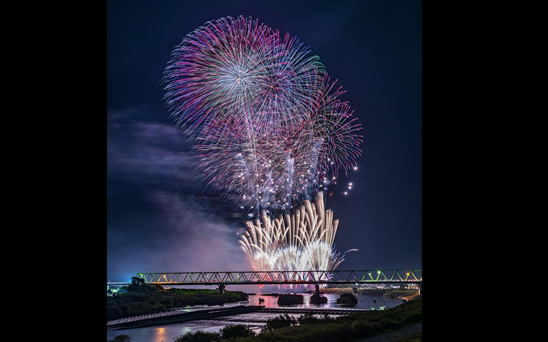 心温まるメッセージを夜空へ！感動を呼ぶ「メッセージ花火」