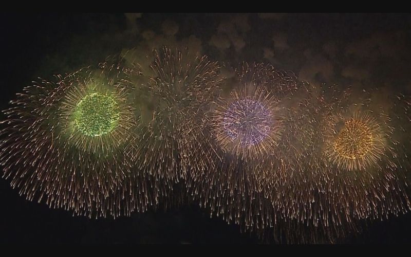 圧巻のフィナーレ 鳳凰乱舞