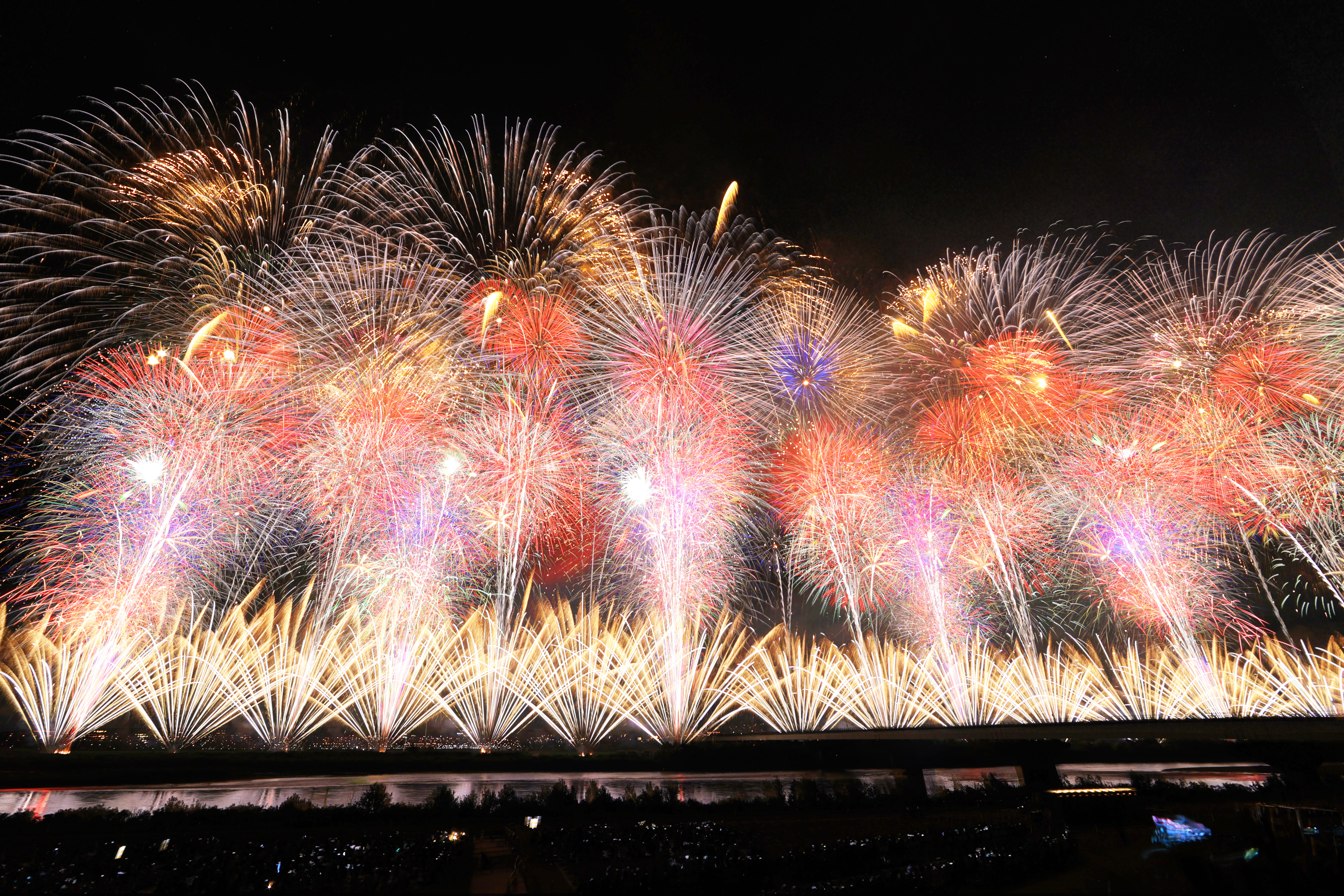 小田原酒匂川花火大会 生中継｜2025年のお祭り花火-配信情報や見どころ