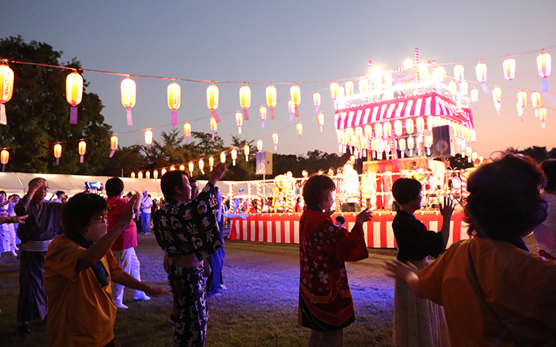 日本の伝統が息づく「盆ダンス・盆踊り」で一体感！
