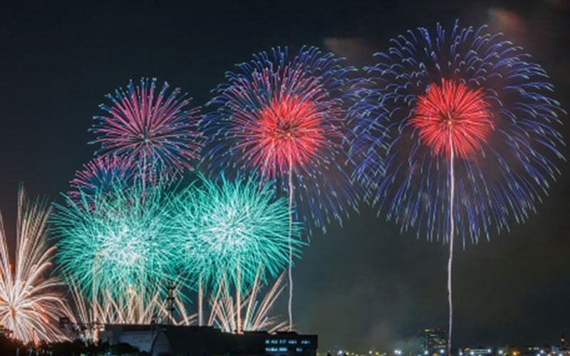 高石の海辺から、新たな花火の歴史が始まる