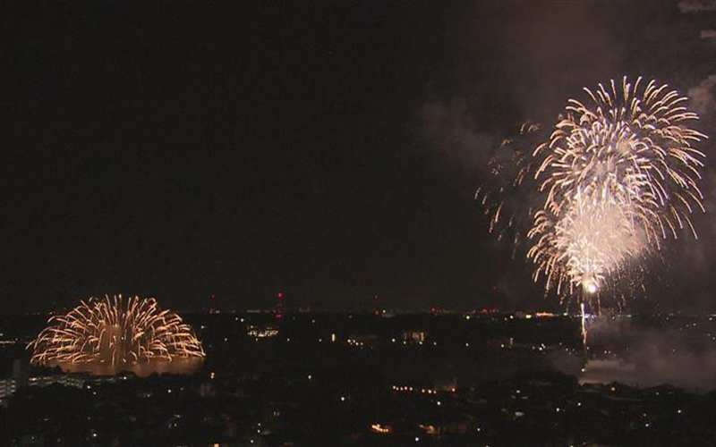 水面と夜空が交差する、手賀沼だけの花火体験！