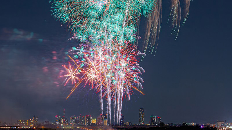 首都圏最大級　荒川の夜空を彩る花火
