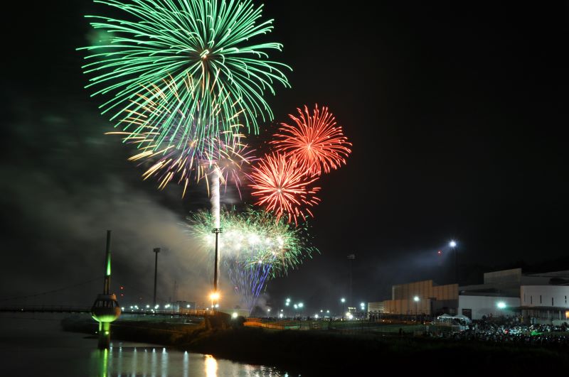 5,000発の花火が八千代の夜空を彩る