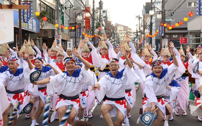 街に広がる躍動と熱気!