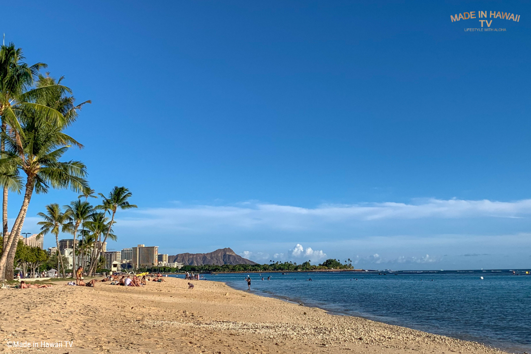 アラモアナビーチから望むダイヤモンドヘッド